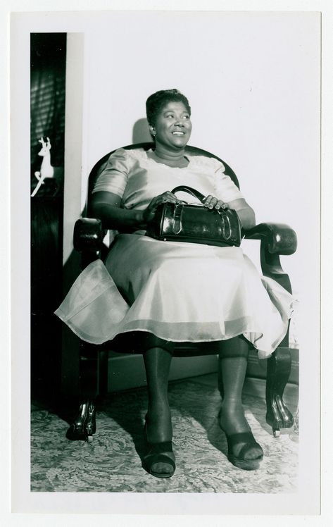 Mahalia Jackson rediscovered: New CD features unreleased recordings from Historic New Orleans Collection Black Singers, Mahalia Jackson, Musical Performance, Black Entertainment, Gospel Singer, Vintage Black Glamour, Black Actors, Black Music, Music Icon