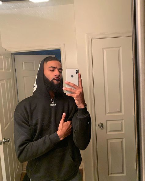 KASH JASE on Instagram: “I took sum pics 4 u. Tell me which one is ur fav 🥰 Ik i never take mirror pics 🤦🏽 Hoodie from @fashionnovamen” Black Men Tattoos, Men With Beards, Chocolate Men, Light Skin Men, Black Men Haircuts, Black Actors, Cute Black Guys, Dark Skin Beauty