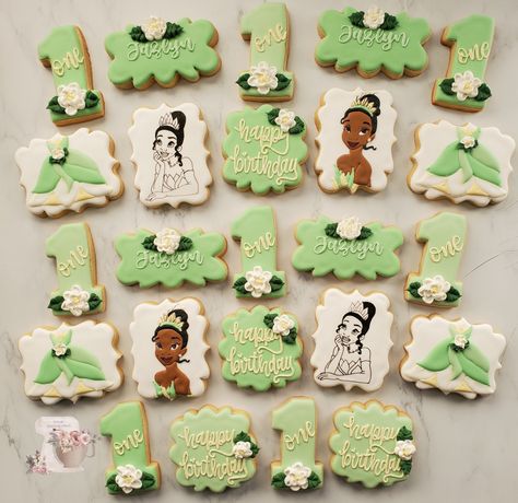 Tiana Cookies, Princess And The Frog Baby Shower Treats, Princess And The Frog Treats, Princess Tiana Party, Frog Cookies, Princess Tiana Birthday Party, Baby Girl Party Ideas, Tiana Birthday Party, Frog Baby Showers