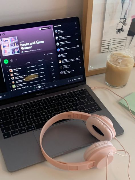 Studying With Music Aesthetic, Study With Headphones Aesthetic, Listening Yo Music Aesthetic, Słuchanie Muzyki Aesthetic, Music Is Therapy Aesthetic, Listening To Spotify Aesthetic, Listening To Podcasts Aesthetic, Aesthetic Music Pictures Spotify, Listening Podcast Aesthetic