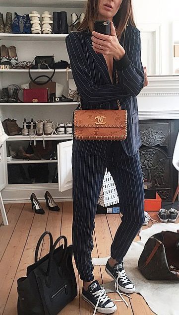 Suits And Sneakers, Pinstripe Suit, Trending Sneakers, Business Suit, Look At You, Ladies Dress Design, Mode Outfits, Primavera Estate, Outfit Inspirationen