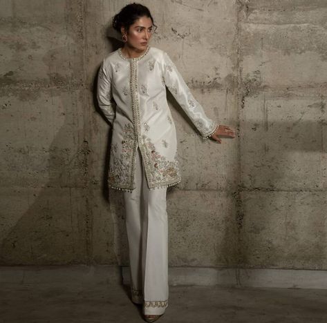 Pant Suit For Women, Silk Pant Suit, Pant Dress, Flair Pants, Pant Suits For Women, Dress Shirt Dress, Silk Pant, Short Kurti, Ayeza Khan