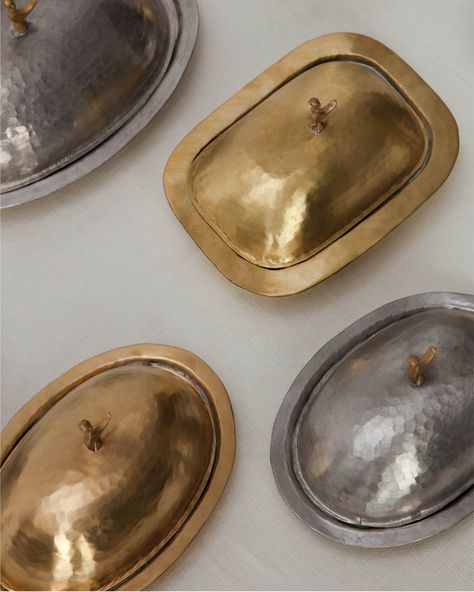 With a combination of brass & gold, serveware has never looked so chic. Copper Tray, Brass Gold, Butter Dish, Home Decor Inspiration, Serveware, Beautiful Things, Cartier, Diner, Decor Inspiration