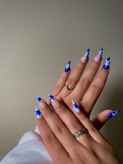 2 shades of blue | y2k design | stargirl design | stiletto nails 2 Shades Of Blue Nails, Blue Nail Designs Stiletto, Stellio Nails, Blue Stilletos Nails, Blue Stiletto Nails Design, Stiletto Nails Medium, Stiletto Nails Blue, Blue Y2k Nails, White Stiletto Nails