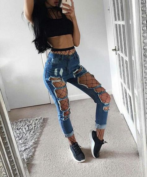 I love this fuckin much! Ripped jeans with fishnets Ripped Jeans With Fishnets, Jeans With Fishnets, Elegantes Party Outfit, Fishnet Outfit, Black Fishnet Tights, Outfit Chic, Black Ripped Jeans, Fishnet Tights, Edgy Outfits