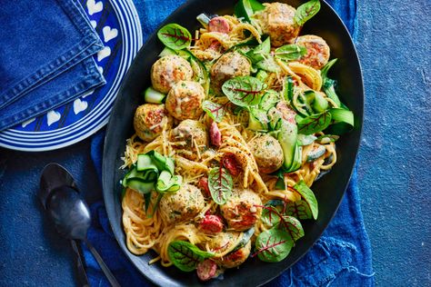 Chicken carbonara meatballs Recipe For Chicken Carbonara, Best Chicken Carbonara, Meatball Carbonara, Carbone Meatballs, Chicken Carbonara With Peas, Classic Carbonara, Sausage And Spaghetti Squash, Chicken Mince, Chicken Carbonara