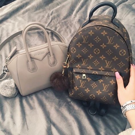 Dior Parfum, Sac Louis Vuitton, Mini Mochila, Minimalist Life, Designer Purses, Lv Bags, Kelly Bag, Luxury Purses, Lv Handbags