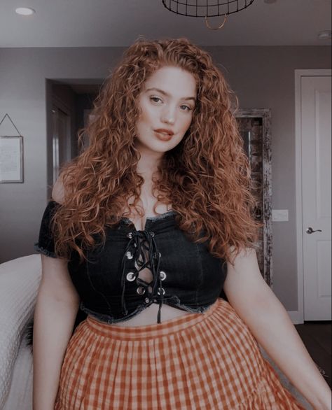 Salem Outfits Fall, Salem Outfits, Bree Kish, Redhead Art, Concert Looks, Popular Outfits, Outfits Fall, Curvy Outfits, Hair Highlights