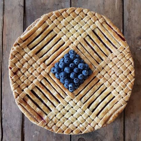 (568) Pinterest Pie Crust Art, Decorative Pie Crust, Pie Crust Designs, Pie Decoration, Pies Art, Pie Tops, Pie Crust Recipes, Pie Tart, Perfect Pies