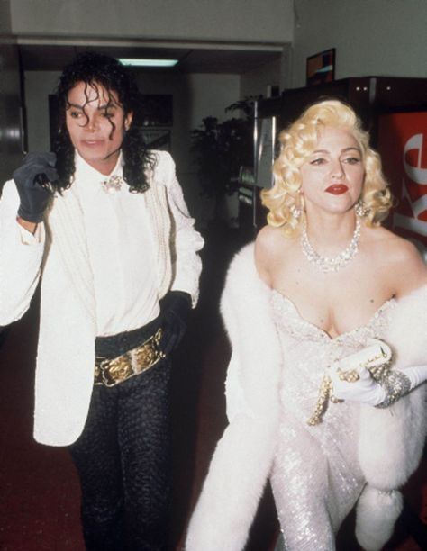 #oscars #1991 #michaeljackson #youngmichaeljackson #madonna #academyawards #vintage Madonna Michael Jackson, Michael Jackson 1991, Michael Jackson 1993 Grammys, Madonna 1992 Photoshoot, Madonna 90s, Madonna Music, Jackson Bad, Madonna Photos, Madonna 80s