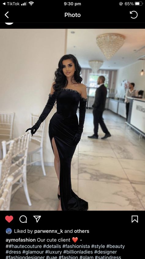 Black Dress White Gloves Classy, Classy Prom Dresses Gloves, Classy Dresses With Gloves, Corset Top Dress Gowns, Elegant Prom Dresses With Gloves, Gloves With Dress Classy, Black Prom Dress With Gloves Classy, Gala Dress With Gloves, Black Formal Dress With Gloves