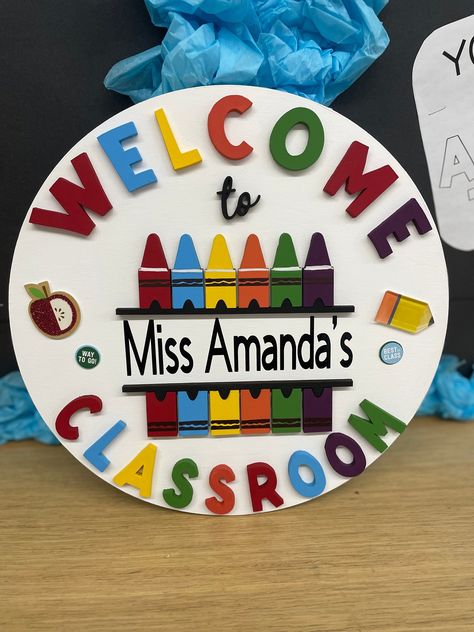 Classroom Names Ideas, Teacher Portfolio, Teacher Gift Christmas, Teachers Week, Teacher Name Signs, Teacher Ornaments, Classroom Signs, Teacher Signs, School Art Projects