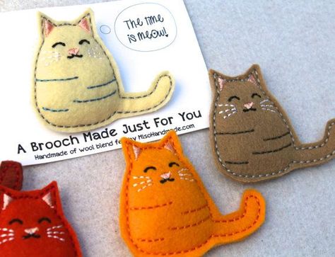 1000+ ideas about Felt Cat on Pinterest | Cat pattern, Cat crafts ... Felt Kitty, Cat Lady Gift, Fabric Brooch, Ideal Toys, Brooch Handmade, Felt Embroidery, Felt Patterns, Felt Cat, Felt Brooch