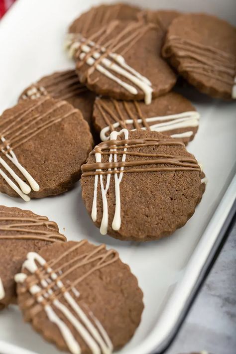 Hojicha Cookies | These cookies have a nice roasted green tea flavor & great chewiness. They can be made ahead & kept for a few days. #cookie #hojicha #tea #baking #holidaybaking #ediblegift #christmascookie #makeahead #whitechocolate #dessert #dessertrecipe | The Missing Lokness Hojicha Cookies, Pudding From Scratch, Banana Pudding From Scratch, Magnolia Bakery Banana Pudding, Baking List, Magnolia Bakery, Magnolias Bakery, Instant Pudding Mix, Chocolate Topping