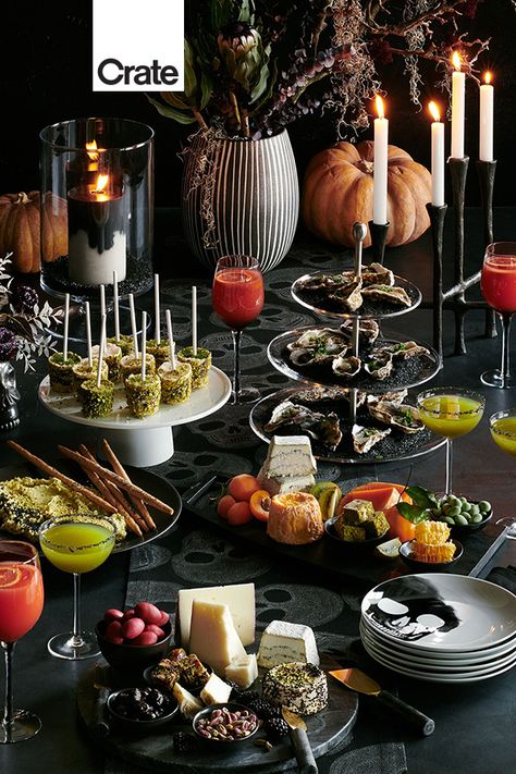 Halloween Catering Ideas, Halloween Appetizer Table, Halloween Cocktail Party Decorations, Halloween Party Bar Set Up, Halloween Spread, Fancy Halloween Party, Halloween Party Food Table, Halloween Catering, Halloween Buffet Food