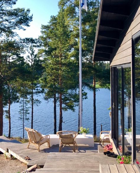 Swedish Lake House, Backyard With View, Summer Cabin Aesthetic, Cabin Backyard, Aesthetic Cabin, Scandinavian Summer House, Scandinavian Summer, Summer Cabin, Cabin Home