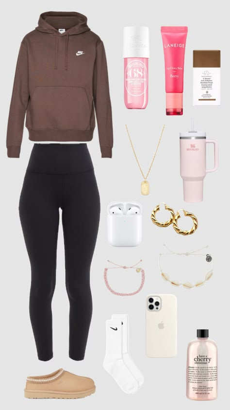 #outfit #nike #brown #pink #mauve #puravida #tasman #ugg #beauty #soldejaneiro Brown Nike Sweatshirt Outfit, Ugh Tasman Platform Outfit, Cute Outfits With Uggs Tasman, Trendy Ugg Outfits, Brown Ugg Slippers Outfit, High Top Uggs Outfit, Tasman Ugg Outfit Ideas, High School Outfits Plus Size, Outfit Ideas With Ugg Tasman