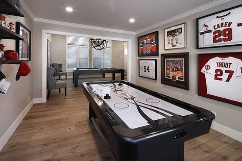 Small Game Room Ideas, Sports Basement, Basement Game Room Ideas, Spare Room Office, Office Basement, Sports Room Decor, Small Game Rooms, Extra Space Storage, Home Game Room