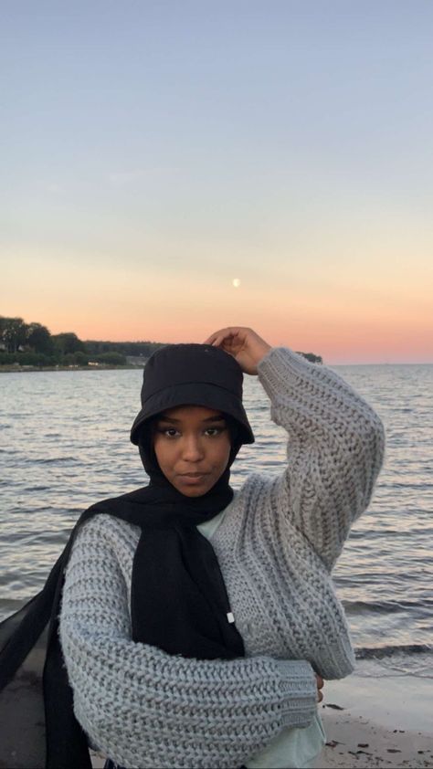 Sunset. Blue fit. Blue croppes cardigan. Black bucket hat Bucket Hat Hijab, Binnie Hat, Hijabi Drip, Hijab And Niqab, Abaya Modest, Bucket Hat Style, Sunset At The Beach, Black Bucket Hat, Sunset Blue