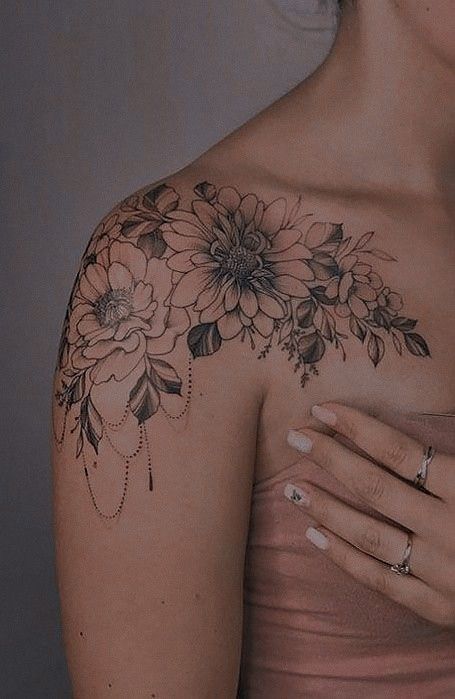 Collar Bone To Shoulder Tattoos For Women, Shoulder Cap Floral Tattoos For Women, Over The Shoulder Floral Tattoo, Women’s Shoulder Tattoo Unique, Arm To Chest Tattoo Woman, Corner Shoulder Tattoos For Women, Womens Shoulder Cap Tattoo Ideas, Shoulder And Collar Bone Tattoos For Women, Floral Shoulder Chest Tattoo