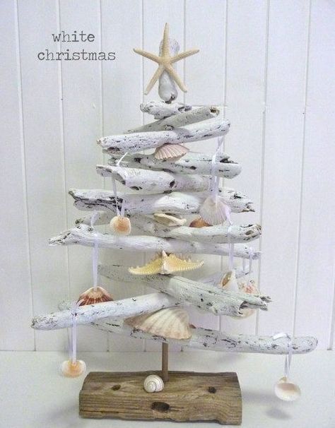 8. Seashells in the Seashore Felted Fish, Beach Bedrooms, Coastal Tree, Driftwood Christmas, Beach Christmas Decorations, Driftwood Christmas Tree, Coastal Christmas Decor, Christmas Rustic, Beachy Christmas