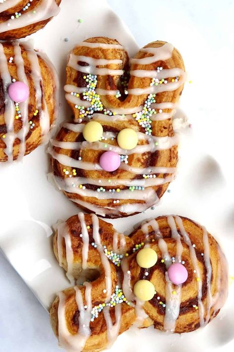 Easter Bunny Cinnamon Rolls by The BakerMama Bunny Cinnamon Rolls, Easter Pastries, Easter Snacks, Easter Breakfast, Brunch Spread, Easter Brunch Food, Easter Bread, Easter Baking, Holiday Snacks