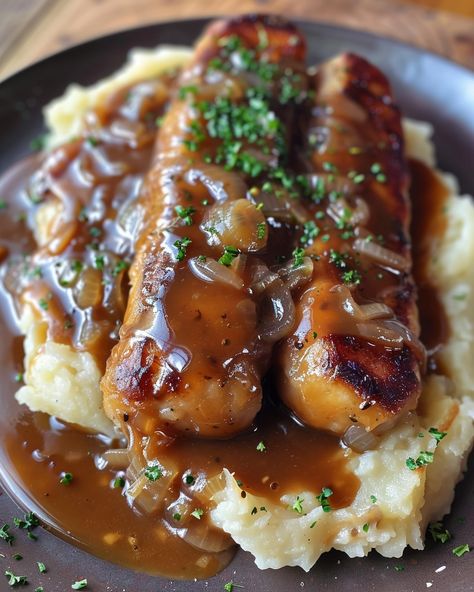 BANGERS AND MASH WITH ONION GRAVY 🌭🥔 Ingredients: For the Bangers and Mash: 8 pork sausages (bangers) 2 lbs potatoes, peeled and cubed 1/2 cup milk 1/4 cup butter Salt and pepper, to taste For the Onion Gravy: 2 tbsp butter 2 large onions, thinly sliced 1 tbsp all-purpose flour 2 cups beef broth 1 tbsp Worcestershire sauce Salt and pepper, to taste Fresh parsley, chopped (optional, for garnish) Directions: Step 1: Cook the Sausages In a large skillet over medium heat, cook the sausages f... Sausage And Mash, Pork Sausages, Gravy Ingredients, Food Fest, Bangers And Mash, Onion Gravy, The Onion, 30 Minute Meals, Beef Broth