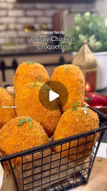 Fathima Yusuf (Shadiya) on Instagram: "Ramadan Series Epi 1:  Crispy Chicken Croquettes !!  Deliciously crispy & freezer friendly  Chicken & Potato Croquettes  Flavourful beginning to Ramadan series Share the joy with family and friends on this blessed month.  LIKE, SAVE, SHARE the reel & FOLLOW @shadi_faleel for more easy recipes.  You’ll need ! 500g boneless chicken (boiled & shredded) 3 medium Boiled potatoes (mashed) 1 cup grated cheese (any) 1/2 cup Chopped onions  1/2 cup Coriander 🌿  1 tsp Garlic powder  1 tsp chilli flakes 1 tsp cumin powder  1 tsp white pepper  1 tsp chilli powder  1 tbsp Salt 1 tbsp Oregano 1 or 2 Eggs  2 to 3 eggs for coating  Season with 1/2 tsp salt, 1/2 tsp chilli powder 1/2 tsp garlic powder   2 cups of bread crumbs.. More if you are double coating.  Follow Chicken Potato Croquettes, Chicken Croquettes Easy, Nonveg Snacks, Chicken Balls Recipe, Chicken Croquettes Recipe, Ramadan Series, Cheese Straws Recipe, Potatoes Mashed, Boiled Chicken Recipes