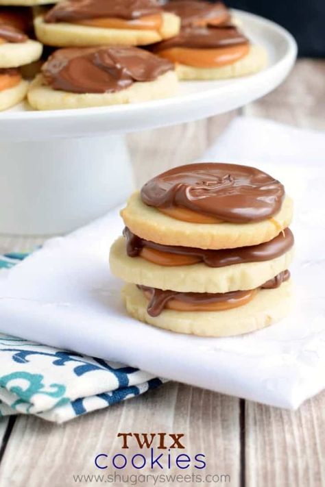 Bbq Dessert, Caramel Shortbread, Cookies With Chocolate, Shugary Sweets, Twix Cookies, Buttery Shortbread Cookies, Buttery Shortbread, Creamy Caramel, Baked Goodies