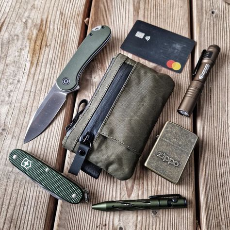 EDC Addicted's Amazon Page Everyday Carry Tools, Everyday Carry Edc, Edc Carry, Edc Essentials, Edc Gadgets, Bushcraft Knife, Edc Bag, Pocket Tool, Prepper Survival