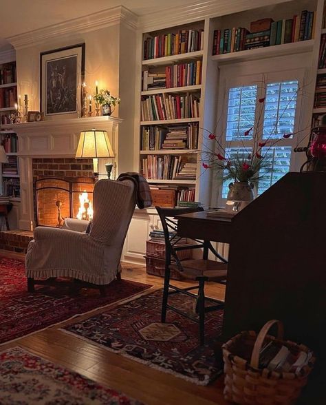 Small In House Library, Cozy Antique Home Decor, Traditional Eclectic Apartment, Family Stone House Interior, Nostalgic Home Decor, Bookish Living Room, Townhouse Aesthetic Interior, Nancy Meyers Aesthetic Living Room, Traditional Eclectic Bedroom