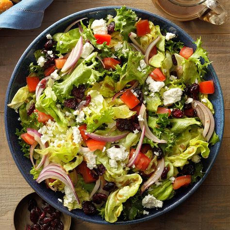 Vege Salads Healthy, Tossed Salad Recipes, Lunch 2023, Toss Salad, Light Salads, Christmas Salad Recipes, Endive Salad, Feta Salad Recipe, Keto Salad