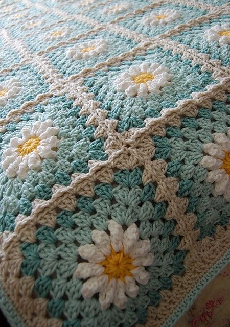 [Photo Tutorial] This Gorgeous Daisy Square Is Fun And Quick To Make - Knit And Crochet Daily Quick Crochet Blanket, Daisy Square, Granny Square Pattern Free, Motif Kait, Pola Kotak, Granny Square Haken, Crochet Daisy, Diy Bricolage, Haken Baby