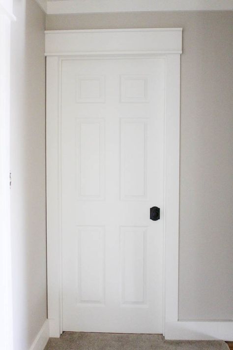 DIY Farmhouse Style Trim | www.makingitinthemountains.com Farmhouse Door Trim, Change Door, Farmhouse Style Trim, Diy Carpentry, Diy Farmhouse Style, Interior Door Trim, Trim Ideas, Farmhouse Door, Farmhouse Doors