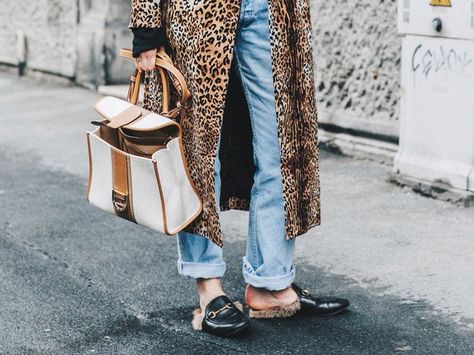 Gucci Fur Loafers, Gucci Mules Outfit, Loafers Street Style, Gucci Loafers Outfit, Fur Loafers, Mules Outfit, Fur Outfit, Leopard Print Fashion, Leopard Print Outfits