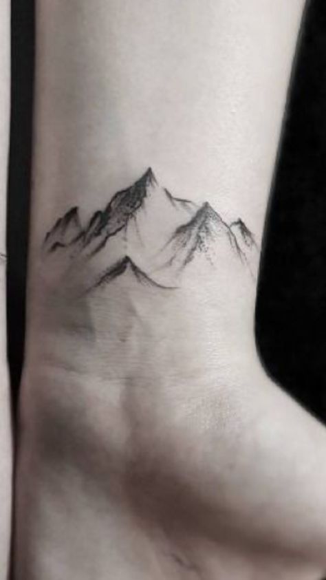 Everest Tattoo, Tattoo Berge, Switzerland Tattoo, Moutain Tattoos, Natur Tattoo Arm, Small Mountain Tattoo, Mountain Range Tattoo, Hiking Tattoo, Arm Band Tattoo