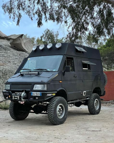 Iveco Daily 4x4, Mercedes Unimog, Overland Truck, Expedition Truck, Camper Ideas, Camper Vans, Van Conversion, Vehicle Design, Car Camping