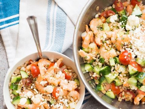 Shrimp and Farro Salad Shrimp Farro, Farro Bowl, Greek Shrimp, Grain Bowl Recipe, Grain Salads, Mediterranean Diet Recipes Dinners, Homemade Tahini, Shrimp Salad Recipes, Easy Mediterranean Diet Recipes