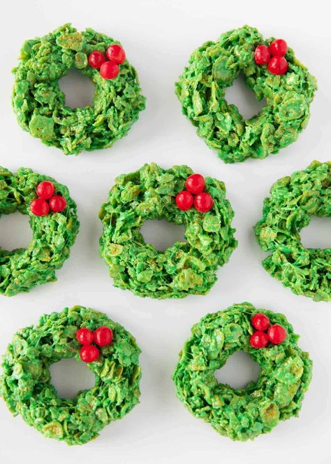 Corn Flakes Wreath Recipe, Cornflake Wreaths, Fun Holiday Desserts, Festive Kitchen, Christmas Wreath Cookies, Corn Flake, Xmas Baking, Wreath Cookies, Christmas Foods