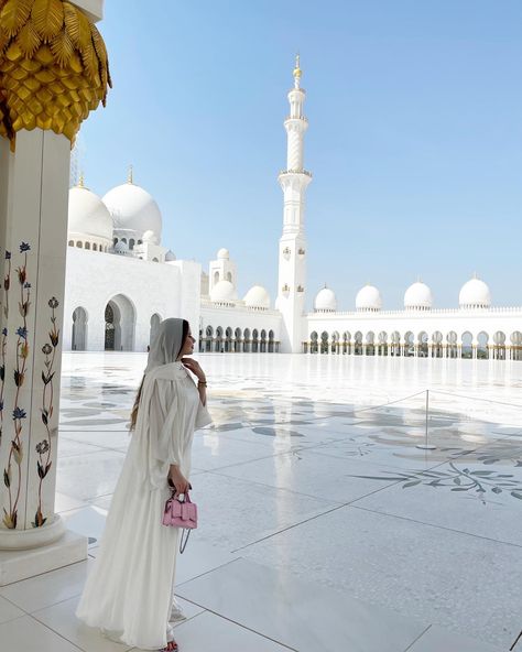 Dubai Mosque Aesthetic, Mosque Outfit Ideas, Sheikh Zayed Grand Mosque Outfit, Grand Mosque Abu Dhabi Outfit, Abu Dhabi Mosque Outfit, Dubai Girls Trip, Dubai Mosque Outfit, Dubai Girl Aesthetic, Dubai Aesthetic Outfits