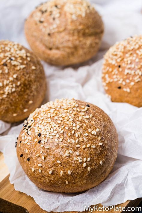 Keto Dinner Rolls Almond Flour, Keto Vegan Bread, Almond Flour Buns, Psyllium Bread, Bread Made With Almond Flour, Bun Bread, Keto Bread Recipes, Keto Buns, Almond Bread