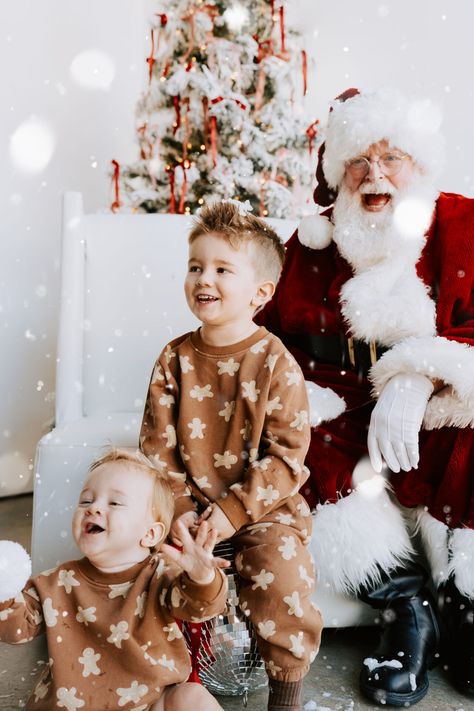 Christmas Family Pajamas Pictures, Sibling Santa Photo Outfits, Picture With Santa Outfits, Pictures With Santa Outfits, Professional Santa Photos, Santa Pictures With Kids Outfits, Kids Christmas Photoshoot, Christmas Pictures With Santa, Snow Bubbles