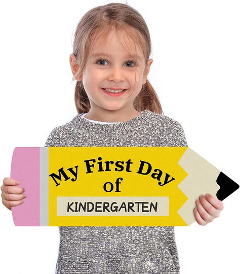 Preschool Chalkboard, First Day Of School Board, Pencil Sign, 1st Day Of Kindergarten, Preschool First Day, Last Day Of School Sign, School Trends, Diy Preschool, First Day Of Kindergarten