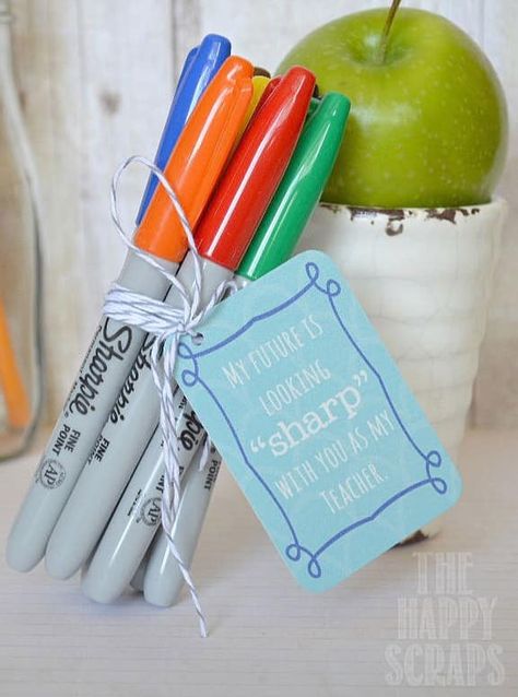 Thanksgiving Teacher Gift Ideas, Teacher Gifts Cheap, Teacher Gifts Christmas Cheap, Daycare Thanksgiving, Teachers Day Gift Ideas, Cheap Teacher Appreciation Gifts, Fun Teacher Gifts, Social Committee Ideas, Best Gifts For Teachers