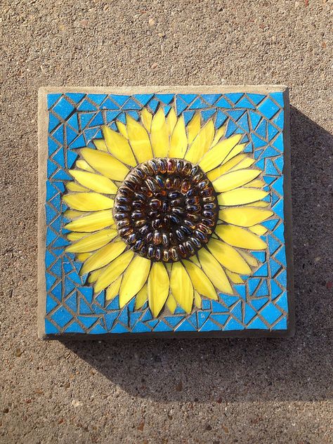 Flickr - Photo Sharing! Sunflower Mosaic, Mosaic Tiles Crafts, Mosaic Rocks, Mosaic Pots, Mosaic Garden Art, Mosaic Art Projects, Mosaic Stained, Mosaic Tile Art, Glass Mosaic Art