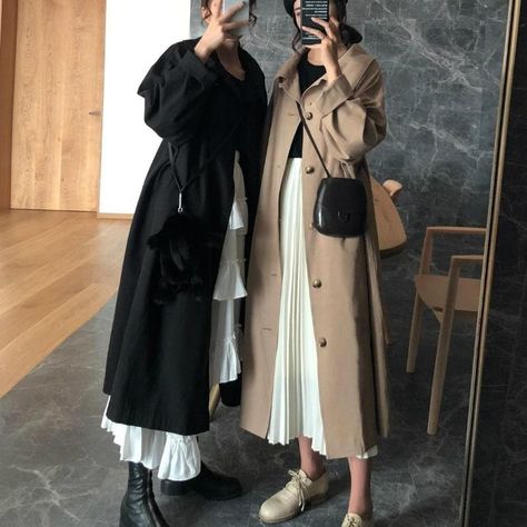 An absolute must - why don’t i own one? Soft Trench Coat, Trench Coats Women Long, Black And Khaki, Long Coats, Elegant Chic, Trench Coats Women, Long Style, Fashion 2020, Free Clothes