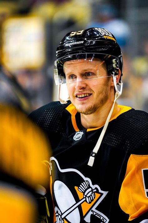 Jake Guentzel looks on during warmups ahead of a matchup with the New Jersey Devils. The Pittsburgh Penguins ended up falling to the Devils by a score of 6-1. Jake Guentzel, The Devils, New Jersey Devils, Pittsburgh Penguins, Pittsburgh, Nhl, New Jersey, Penguins, Riding Helmets