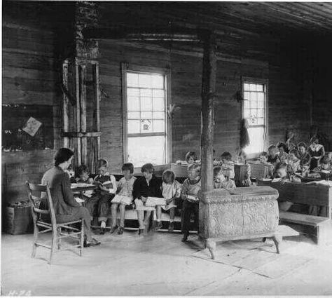 Early 1900's Kentucky Abandoned Schools, Appalachian People, Tennessee Valley Authority, Lewis Hine, Old School House, Wilde Westen, Quality Education, School House, East Tennessee