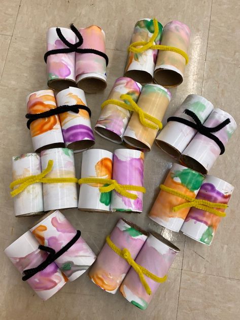 Simchat Torah Crafts, Torah Scroll Craft, Simchat Torah Preschool, Easy Diy Kids Crafts, Torah Craft, Easy Diy Kids, Diy Kids Crafts, Chag Sameach, Torah Scroll