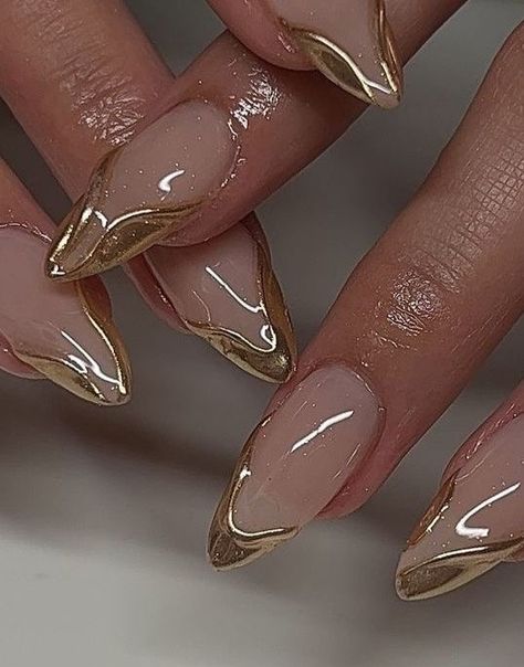 Birthday Nails For Winter, Birthday Autumn Nails, Gold Swirl Nails, Gold Accent Nail Design, Nails December, Burgundy And Gold Nail Designs, Almond Nails Gold, Almond Nails Designs Winter, December Almond Nails